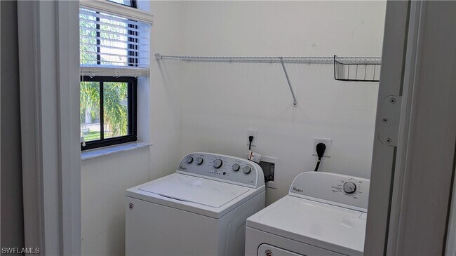 Building Photo - 5475 Useppa Dr