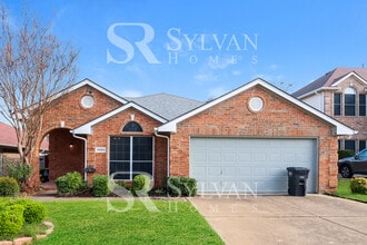 Building Photo - 4904 Woodmeadow Dr