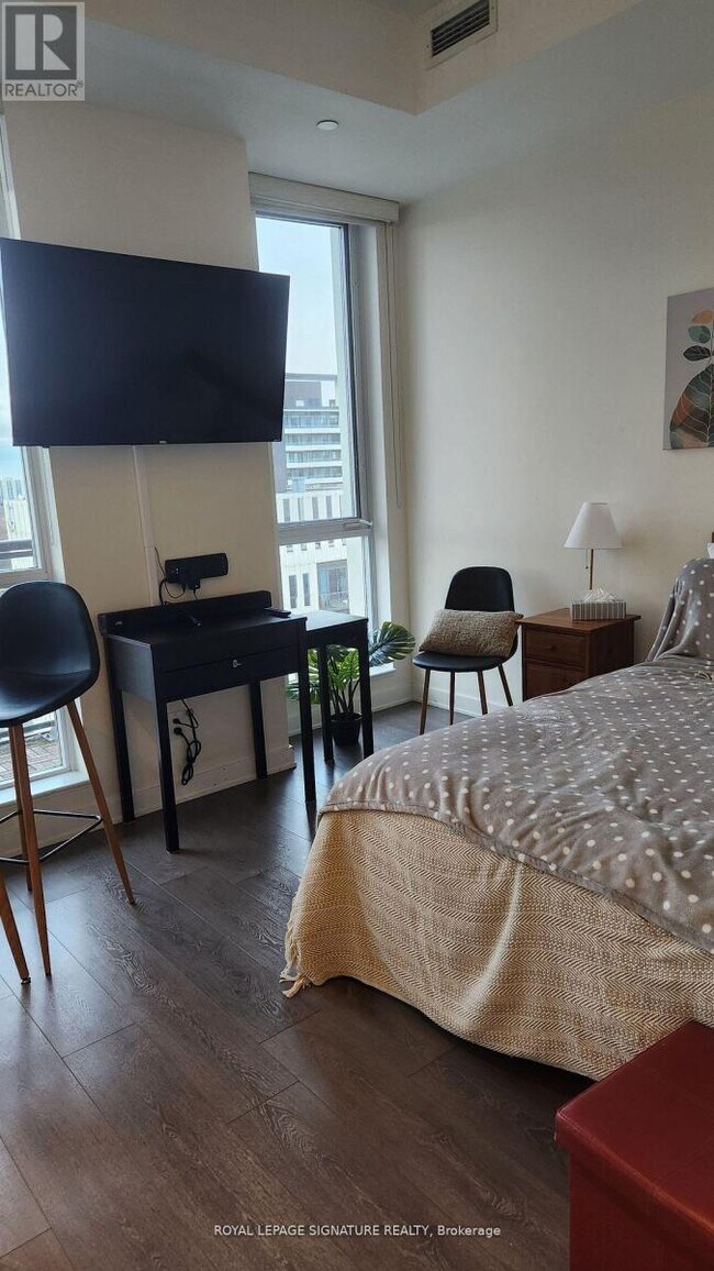 Photo du bâtiment - 55 Regent Park Blvd