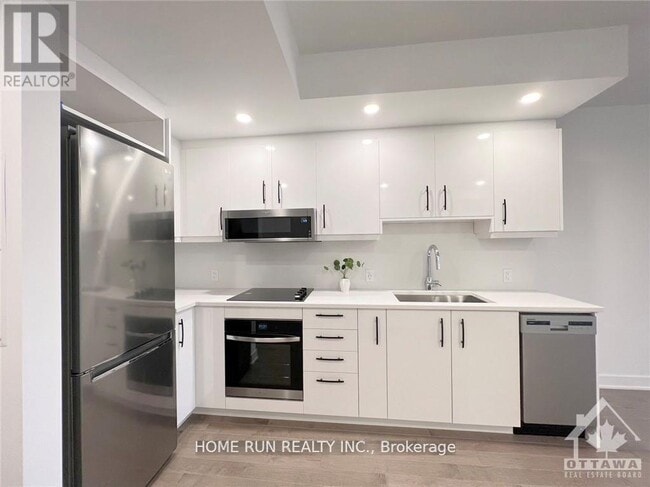 Building Photo - 340 Queen St