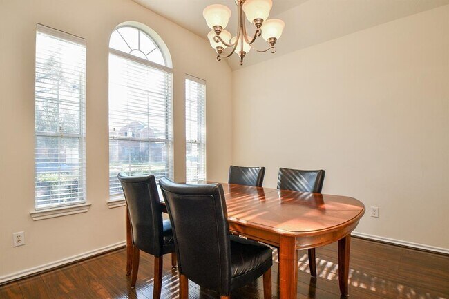 Foto del edificio - 6738 Chester Oak Dr