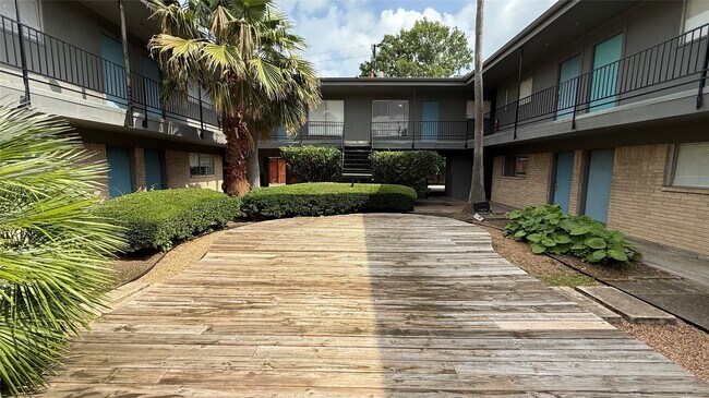 Foto del edificio - 1660 Richmond Ave.