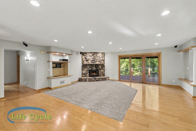 Building Photo - 4395 Shady Oak Ct
