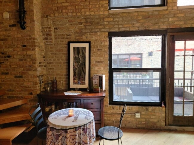 Building Photo - 226 N Clinton St