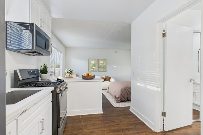 Building Photo - Terraces at Tarzana