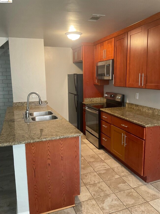 Building Photo - 2204 Peppertree Way