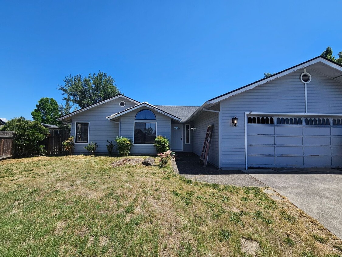 Primary Photo - Beautiful House with Spacious Kitchen