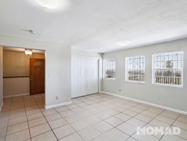 Building Photo - 6636 Outlook Ave