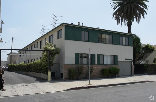 Building Photo - 4712 Elmwood Ave