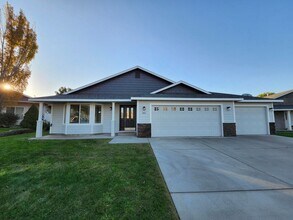 Building Photo - 5811 Austin Ct