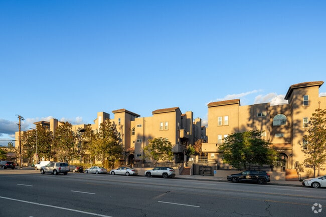 Building Photo - Glenoaks Villas