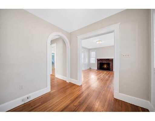 Building Photo - 35 Putnam St
