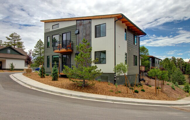 Building Photo - 1205 E Jen Dr
