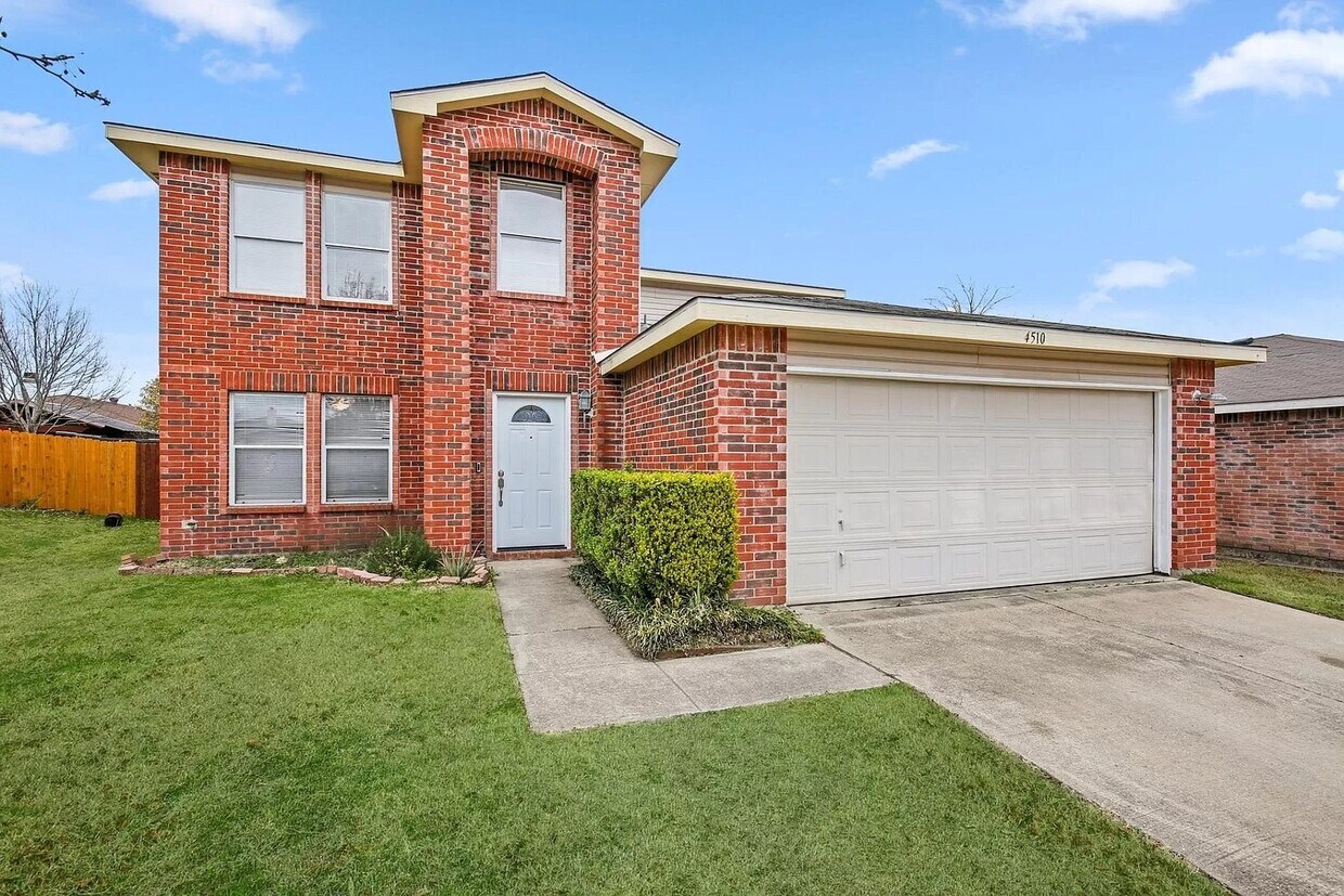 Primary Photo - 4510 Cedar Crest Dr