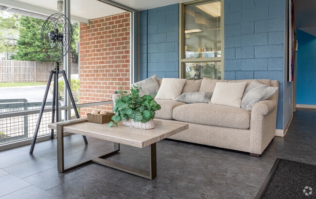 Lobby - HH Cresmont Apartments