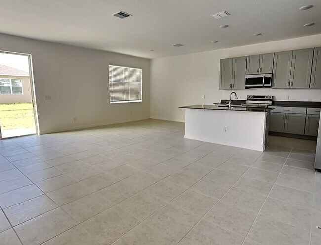 Foto del edificio - 748 Richmond Est Ave