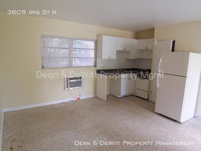 Building Photo - Small Affordable Duplex Studio Apartment