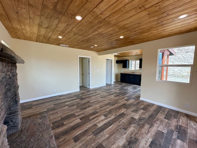 Building Photo - Cozy 2 bed 1 bath in Trona - Housing Choice Voucher Welcome
