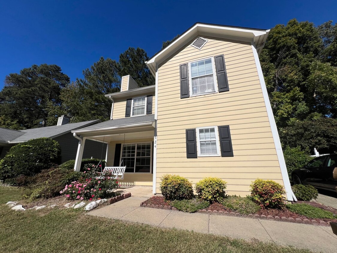 Foto principal - Charming 3BD, 2.5BA Durham Home with a Fen...