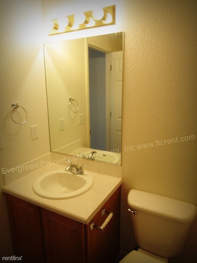 Foto del edificio - 802 Waterglen Dr