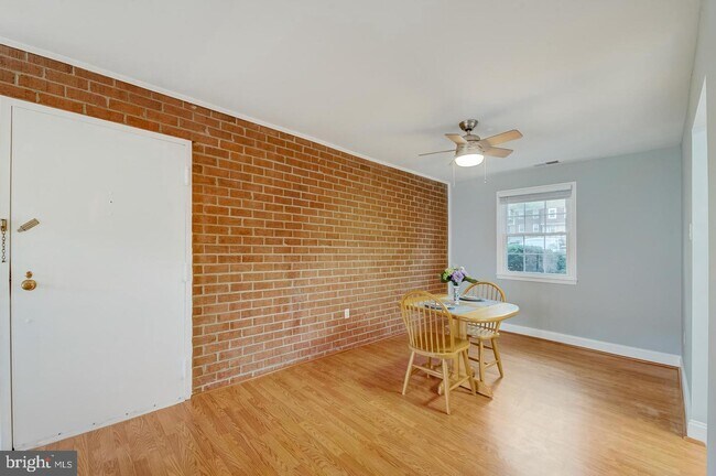 Foto del edificio - 762 Quince Orchard Blvd