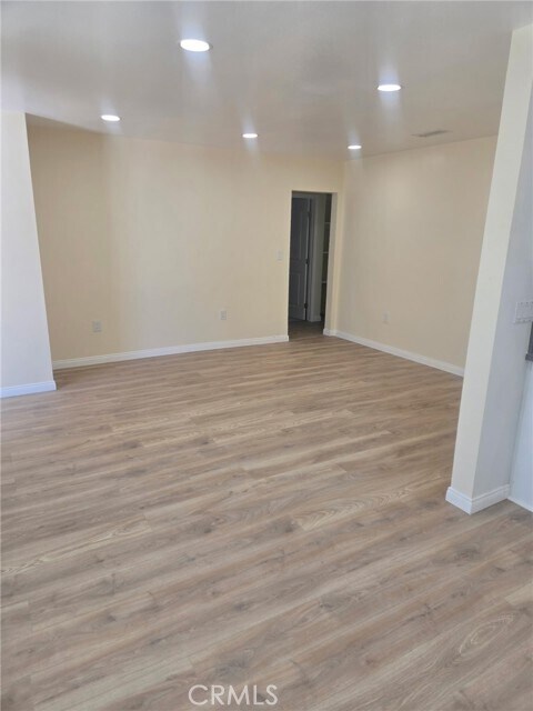 Foto del edificio - 929 E Barbara Ave