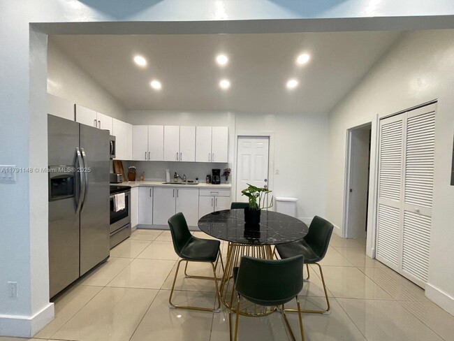 Foto del edificio - 26 NE 70th St