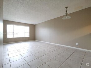 Building Photo - 10179 Twin Lakes Dr