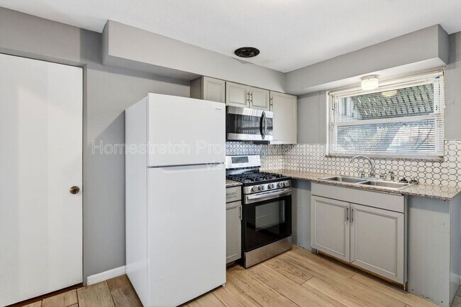 Foto del edificio - 4036 Dunnica Ave