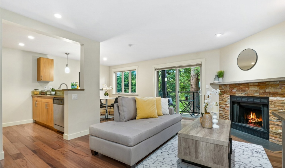 Photo - 15155 NE 82nd St (Redmond, WA)