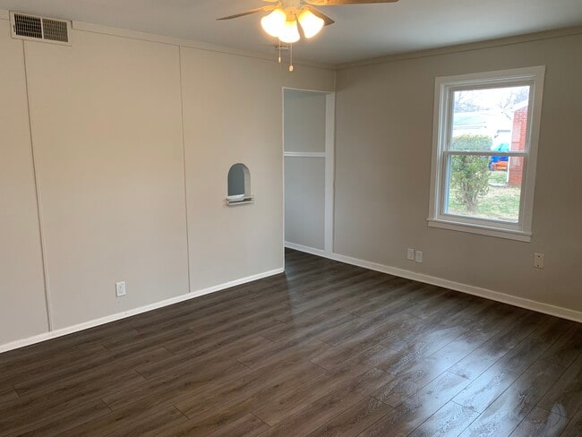 Building Photo - 112 Polster Dr