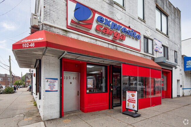 Entrada - 10415 Corona Ave