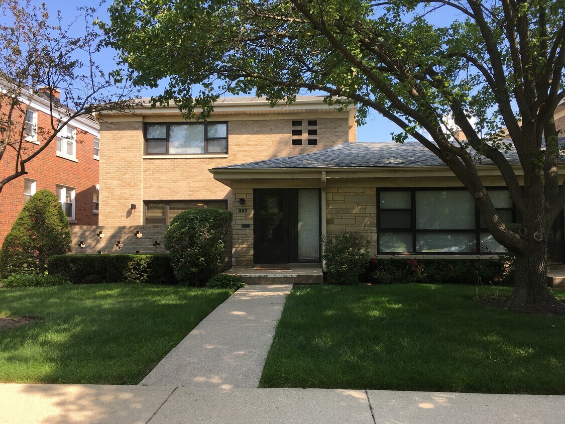 357 Central Ave, Highland Park, IL 60035 Townhome Rentals in Highland