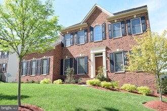 Building Photo - 42159 Tecumseh Hills Dr