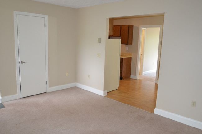 Living Room - Clearview Meadows Apartments