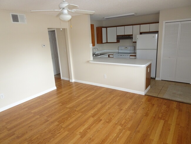 Foto del edificio - Pine Castle Villas Apartments