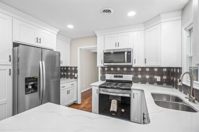 Building Photo - Beautiful Sherwood Location