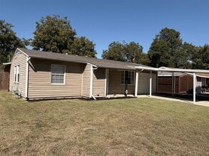 Building Photo - 910 Newton St