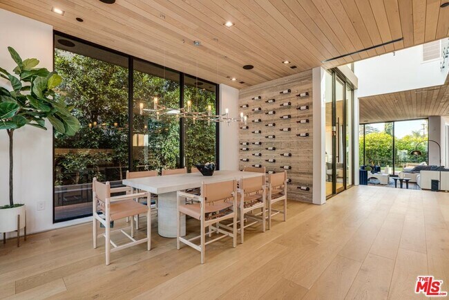 Foto del edificio - 952 N Laurel Ave