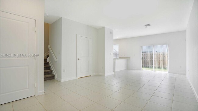 Foto del edificio - 2676 SE 12th St