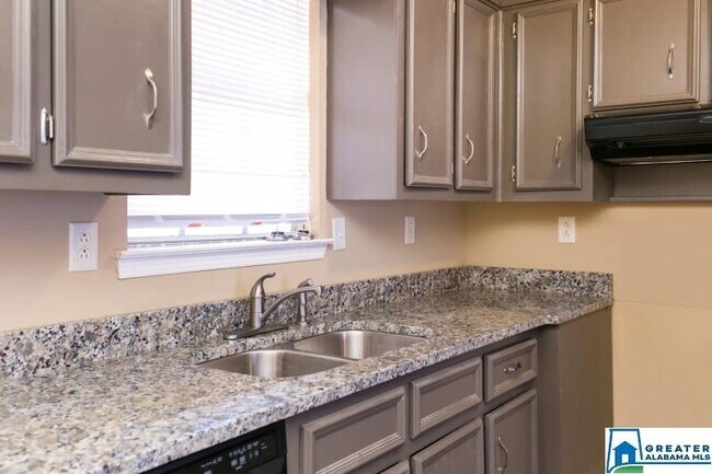 Foto del edificio - 840 Twin Ridge Dr