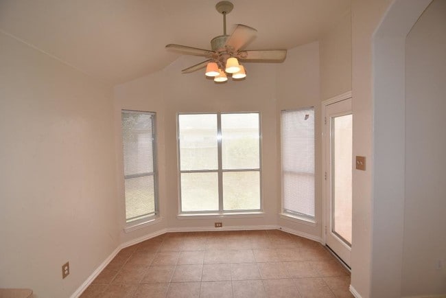 Building Photo - 32510 Decker Oaks Dr