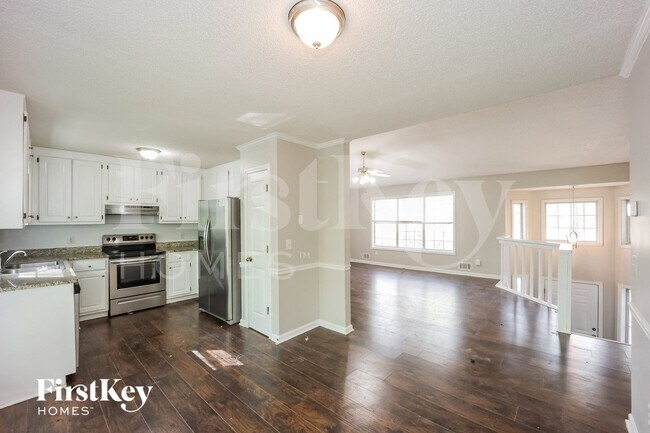 Foto del edificio - 390 Fox Meadow Dr