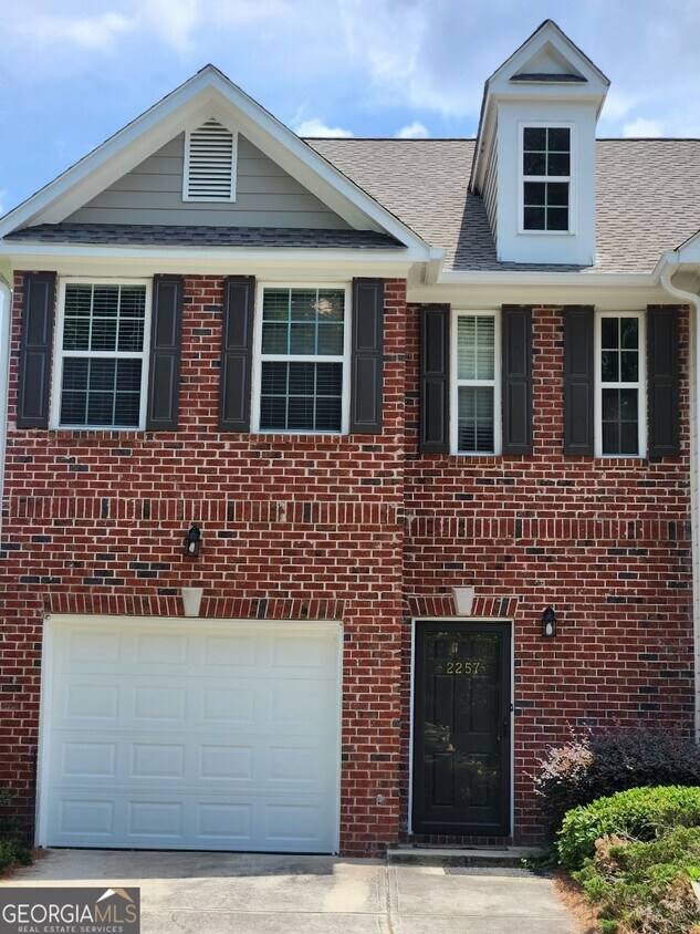 Primary Photo - 2257 Leicester Way SE