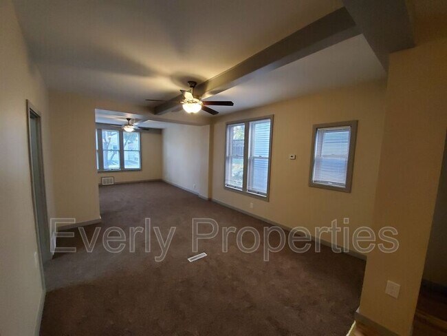 Foto del edificio - 525 E Potter Ave