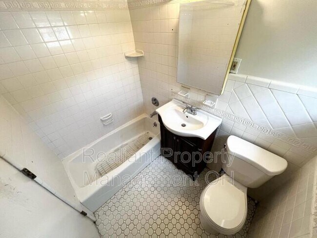 Building Photo - 15 Avenell Ln