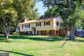 Building Photo - 5812 Helmsdale Ln