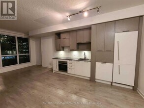 Building Photo - 199 Richmond St W