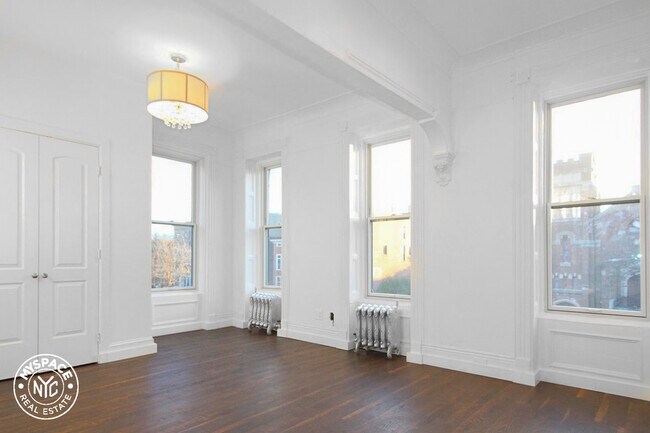 Building Photo - 965 Bushwick Ave