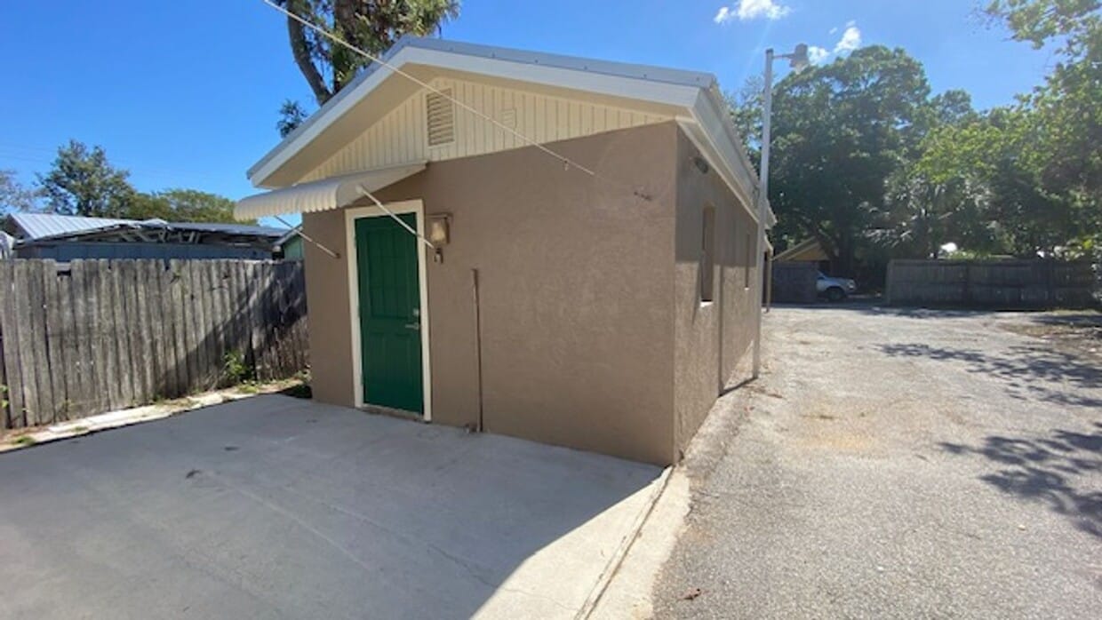 Primary Photo - Small & Quaint Studio Tiny Home!! Fully Ti...